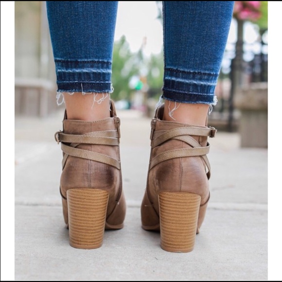 Belt wrap ankle Bootie - Picture 4 of 6